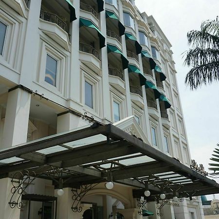 Roosseno Plaza Serviced Apartment Джакарта Екстериор снимка