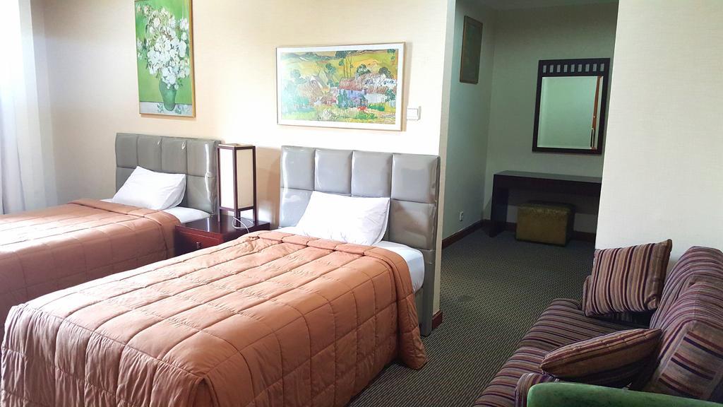 Roosseno Plaza Serviced Apartment Джакарта Екстериор снимка