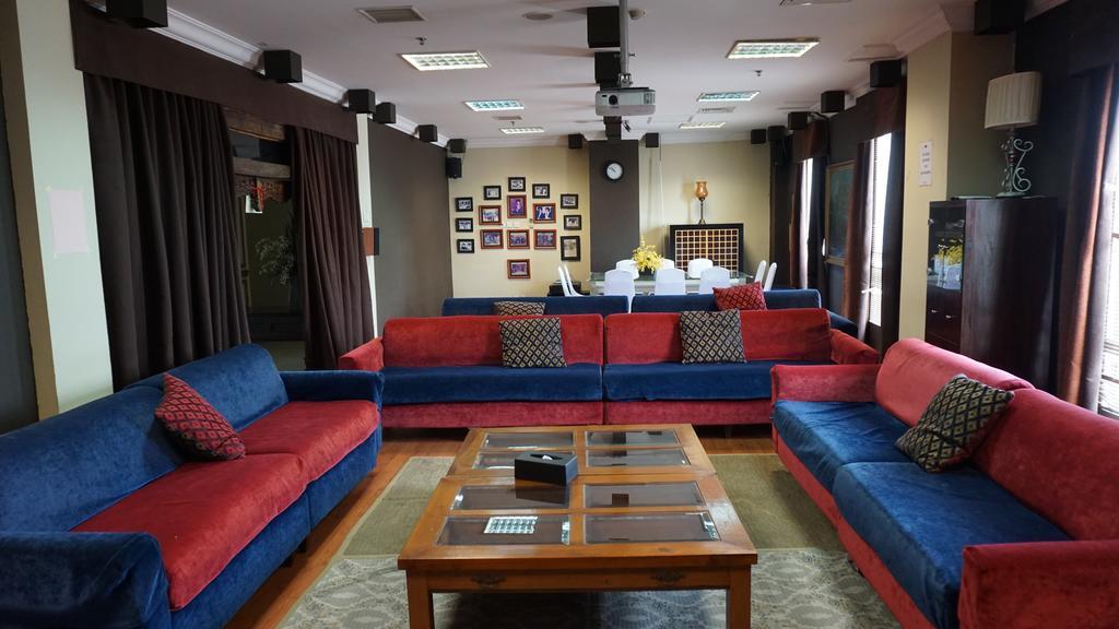 Roosseno Plaza Serviced Apartment Джакарта Екстериор снимка