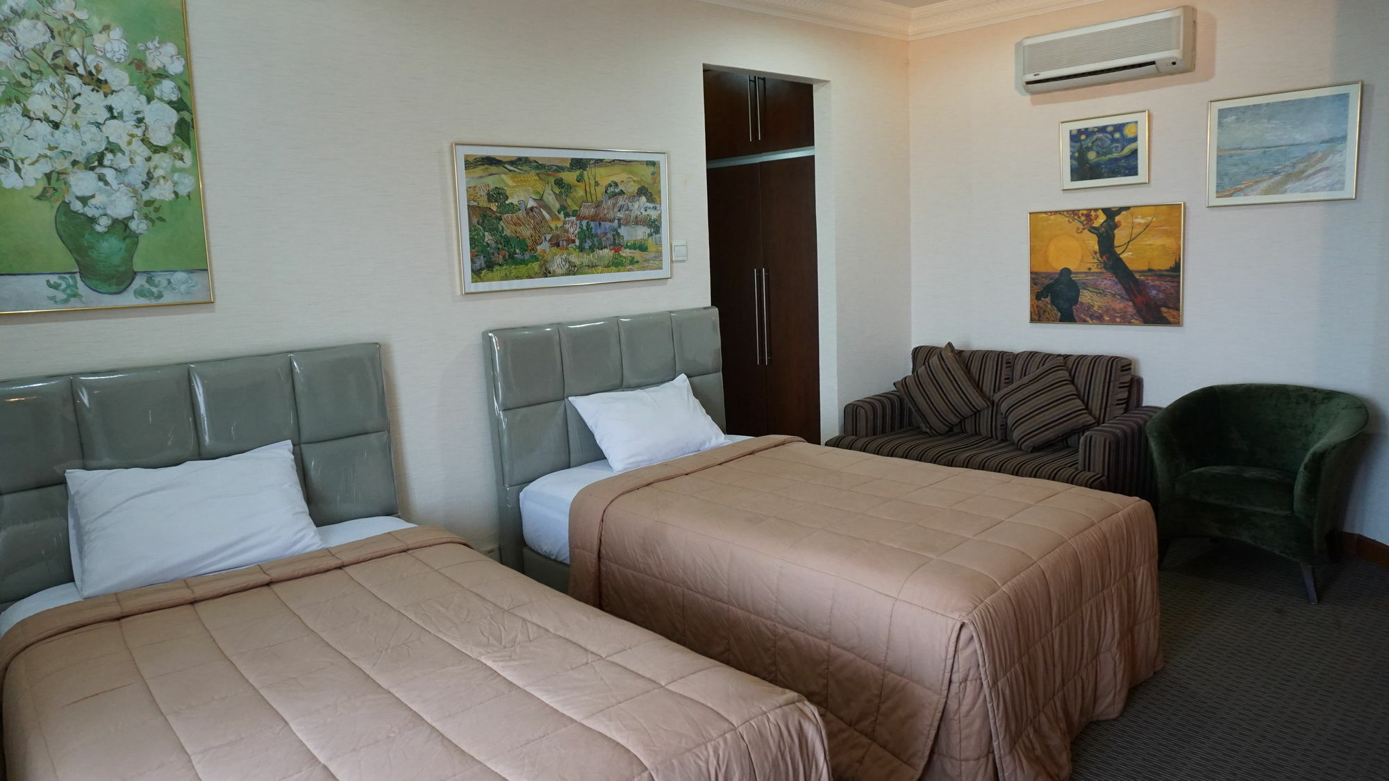 Roosseno Plaza Serviced Apartment Джакарта Екстериор снимка