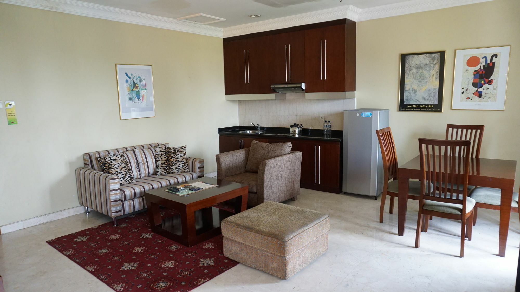 Roosseno Plaza Serviced Apartment Джакарта Екстериор снимка
